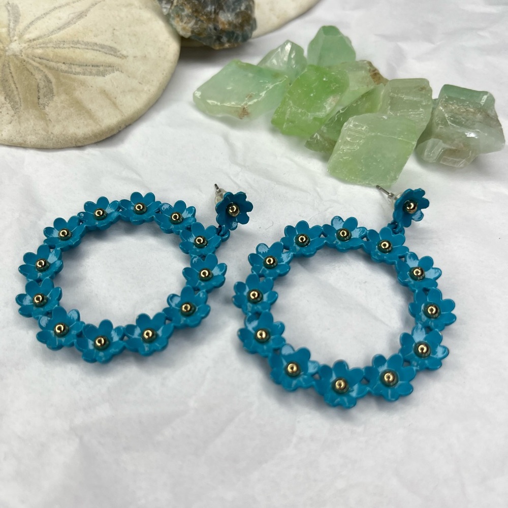Blue Daisy Hoops 💫 - Picture 4 of 10